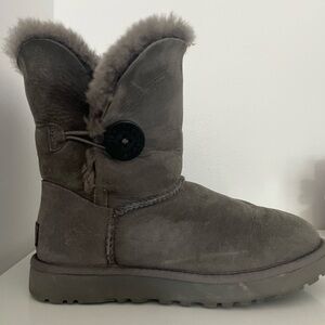 UGG Bailey boot size 7